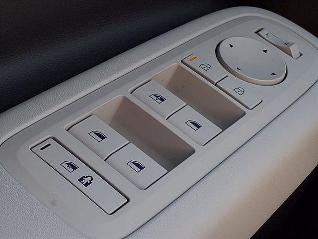 New 2026 White Hyundai SE AWD image 21