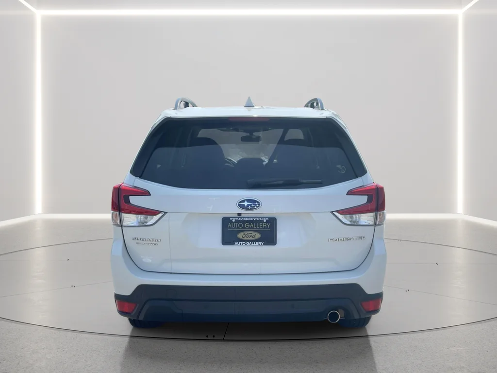 Used 2023 Crystal White Pearl Subaru Limited image 3