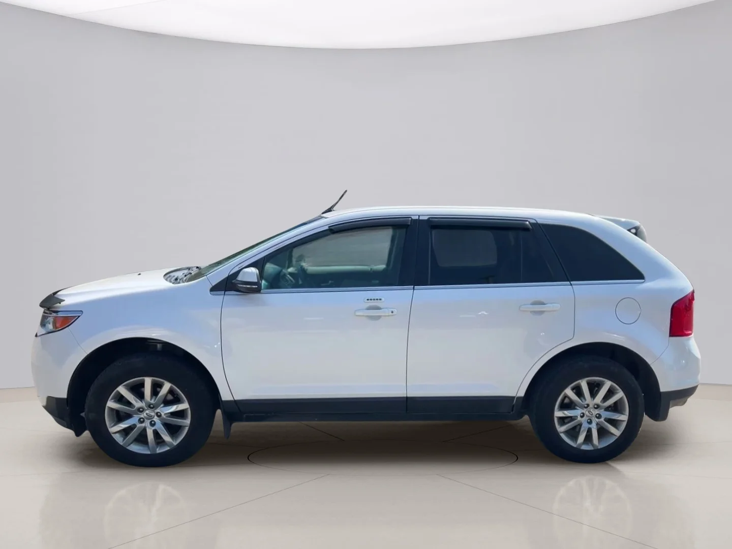Used 2014 White Ford LIMITED image 3