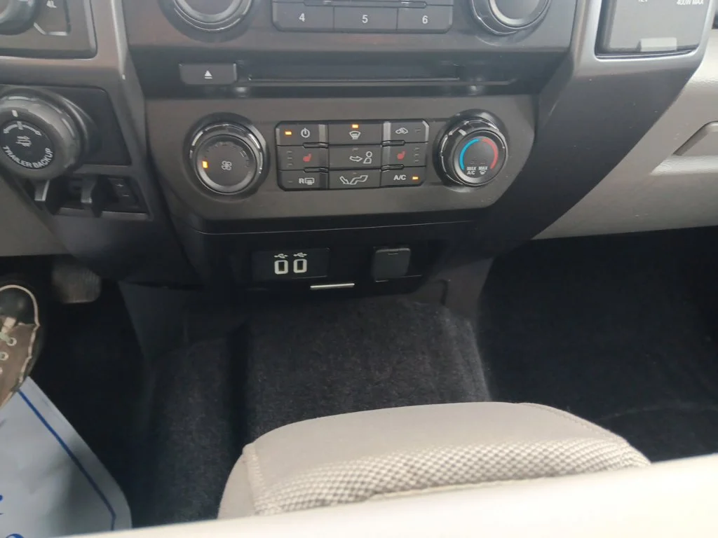 Used 2016 Blue Jeans Metallic Ford XLT image 23