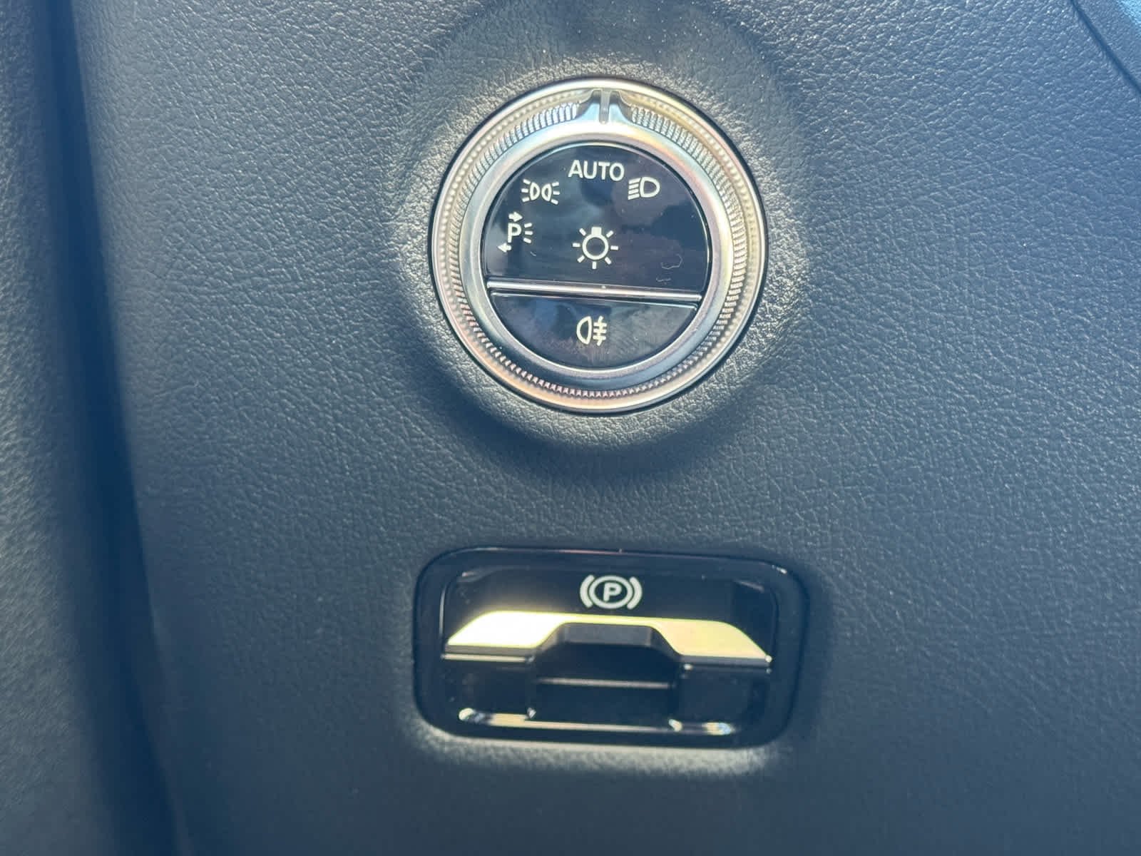 2026 Mercedes-Benz C-Class Sedan C 300 - Photo 29