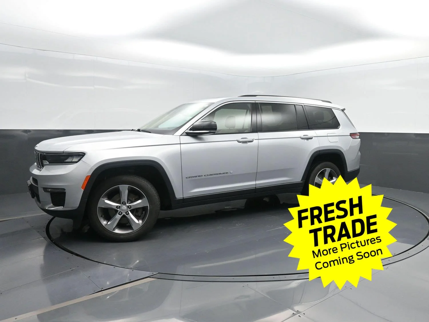 Used 2022 Silver Zynith Jeep Limited image 1