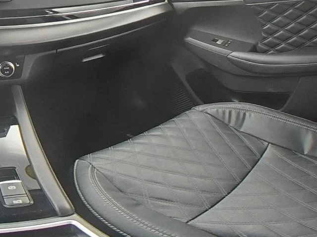Used 2022  Mitsubishi SEL image 38