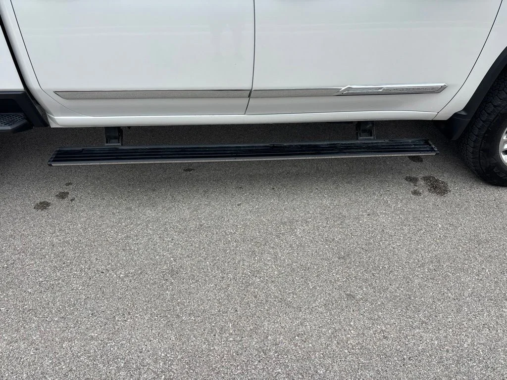 Used 2025 Pearl Chevrolet High Country image 33