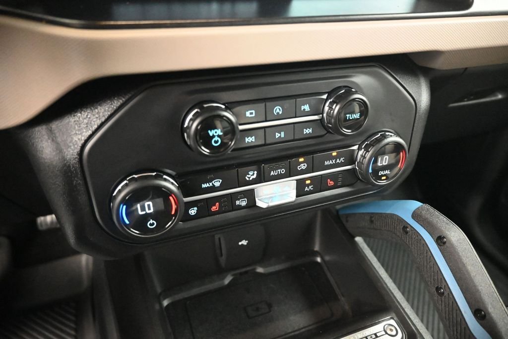 Used 2023 Silver Ford Wildtrak image 17
