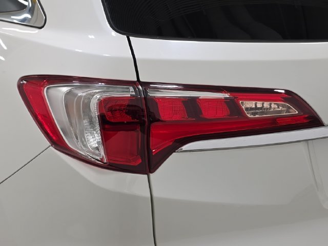 Used 2018  Acura Technology Package image 31