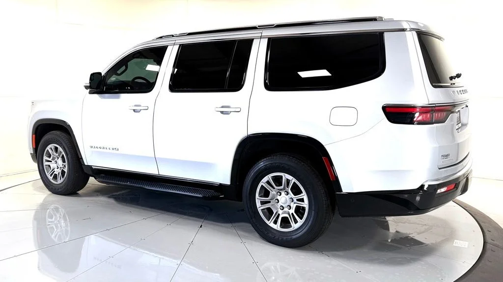 Used 2022 Silver Jeep Series I image 6