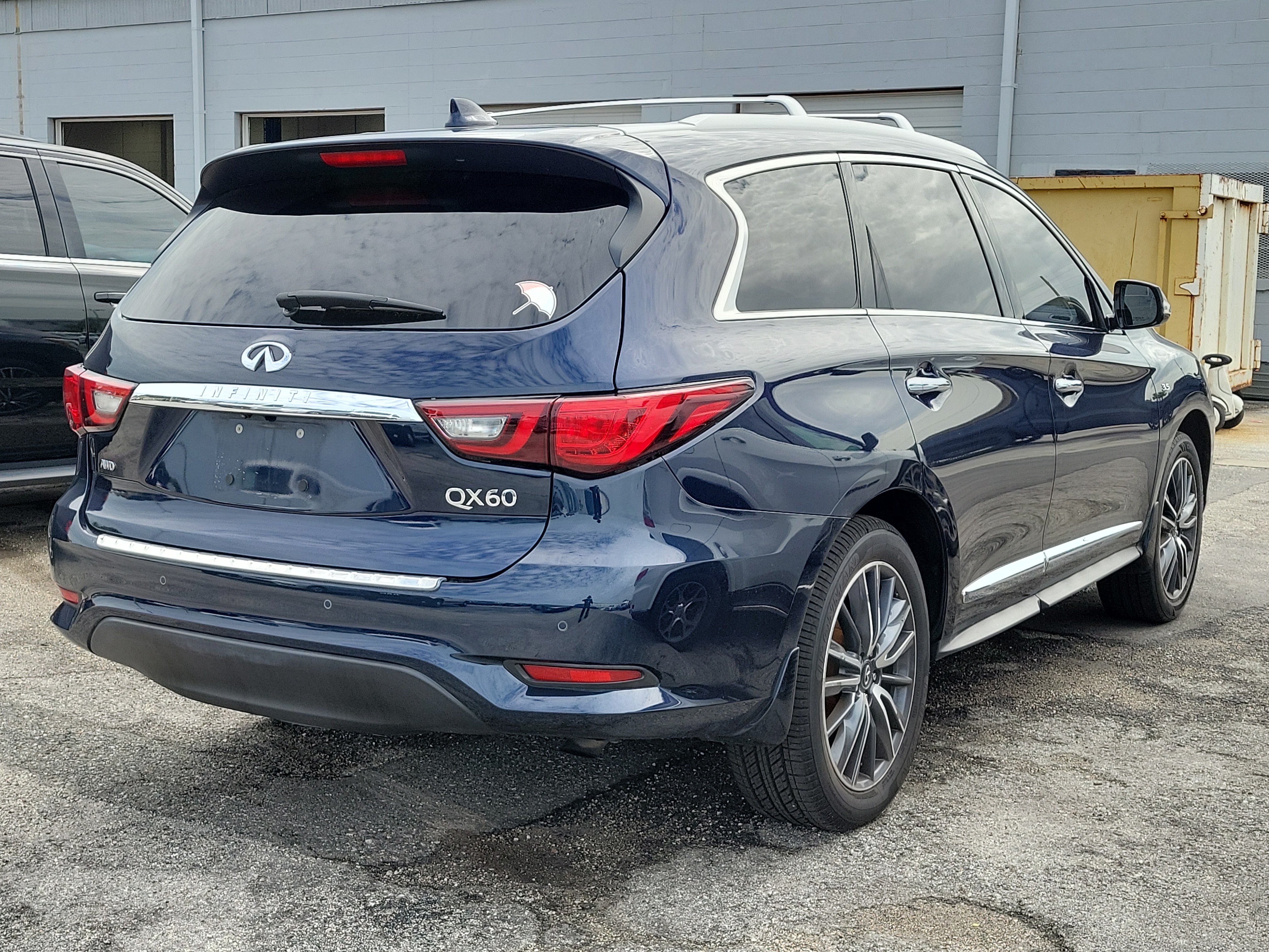 Used 2020 Hermosa Blue INFINITI LUXE image 6