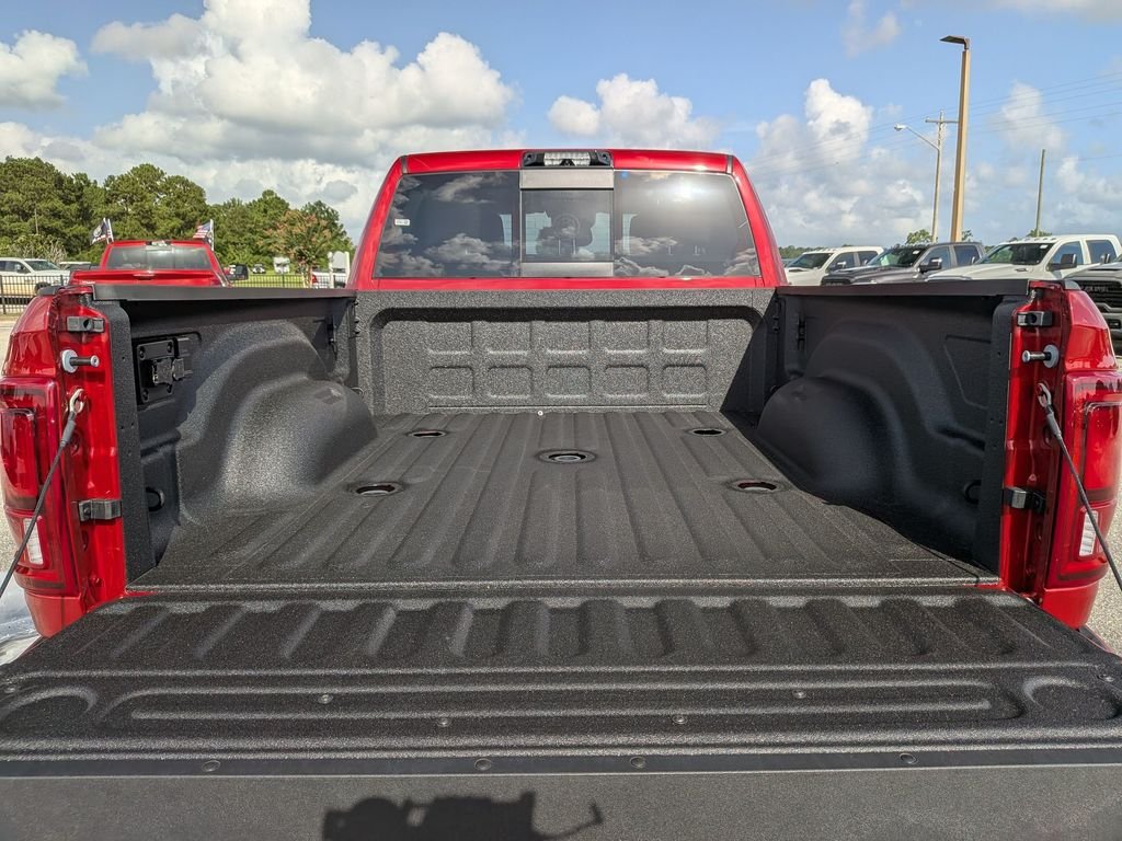 New 2026 Molten Red Pearl-Coat Exterior Paint RAM Laramie image 32