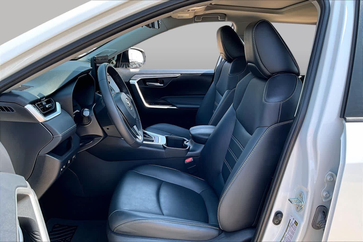 Used 2023 Wind Chill Pearl Toyota XLE Premium image 7