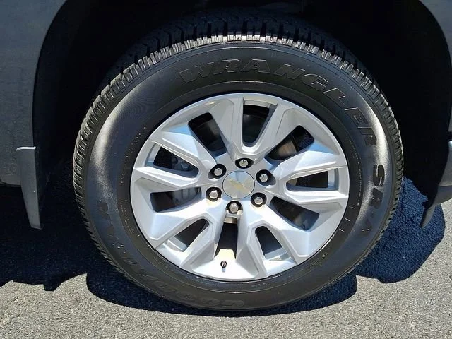 Used 2021 SHADOW GRAY METALLIC Chevrolet Custom image 8