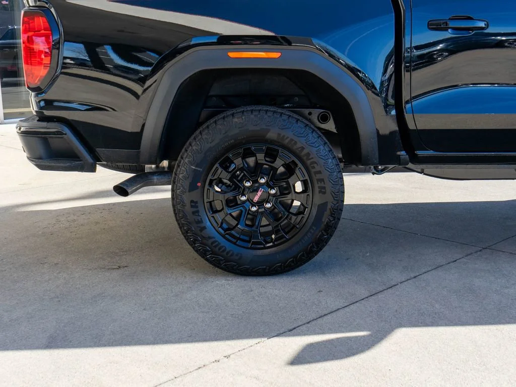 New 2026 Onyx Black GMC Elevation image 30
