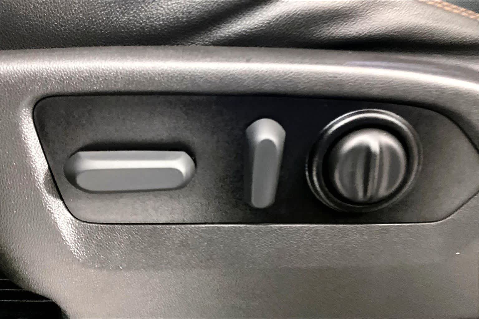 Used 2021 DARK SKY METALLIC GMC AT4 image 32