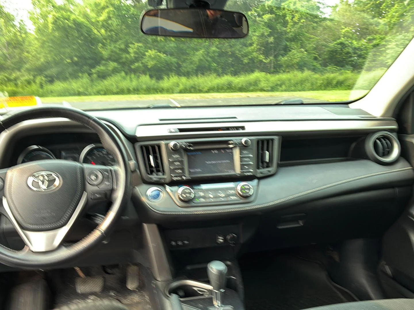 Used 2017 Galactic Aqua Mica Toyota XLE image 10
