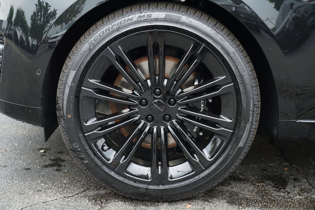 New 2026 Santorini Black Land Rover SE image 8