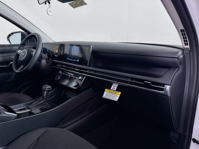 New 2026 White Hyundai SEL FWD image 43