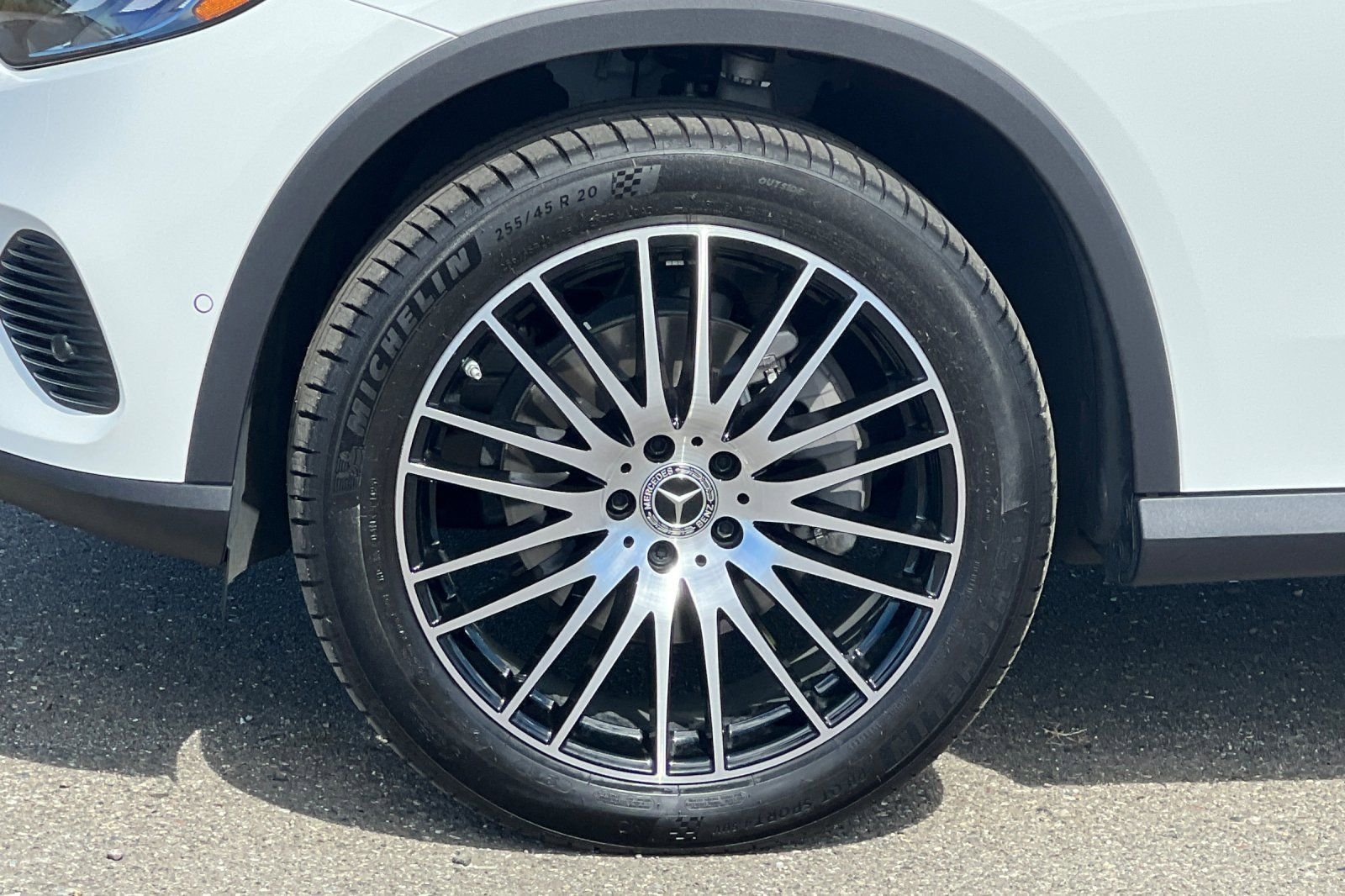 2026 Mercedes-Benz GLC 300 photo 5