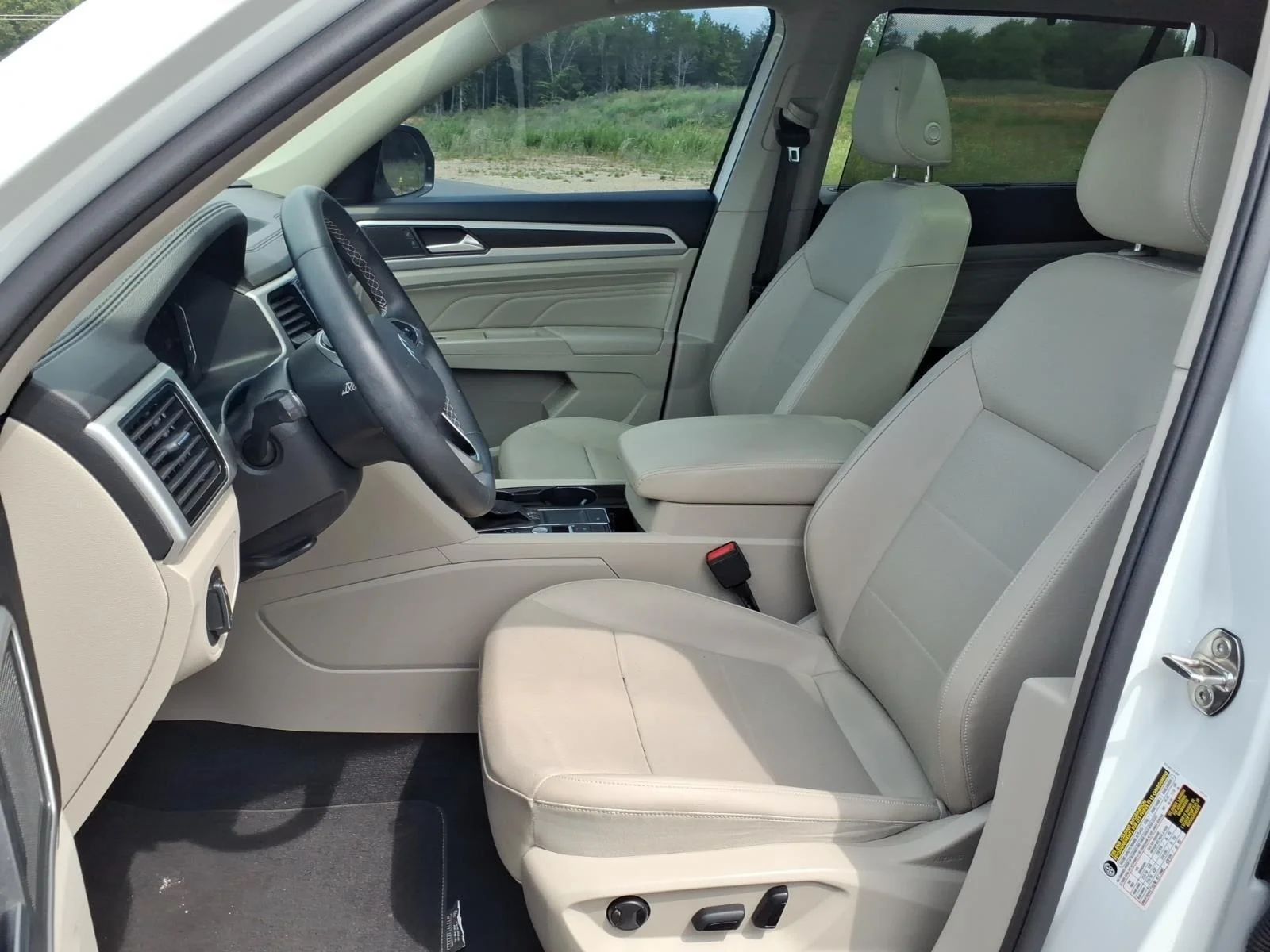Used 2023 Pure White Volkswagen 2.0T SE w/Technology image 19