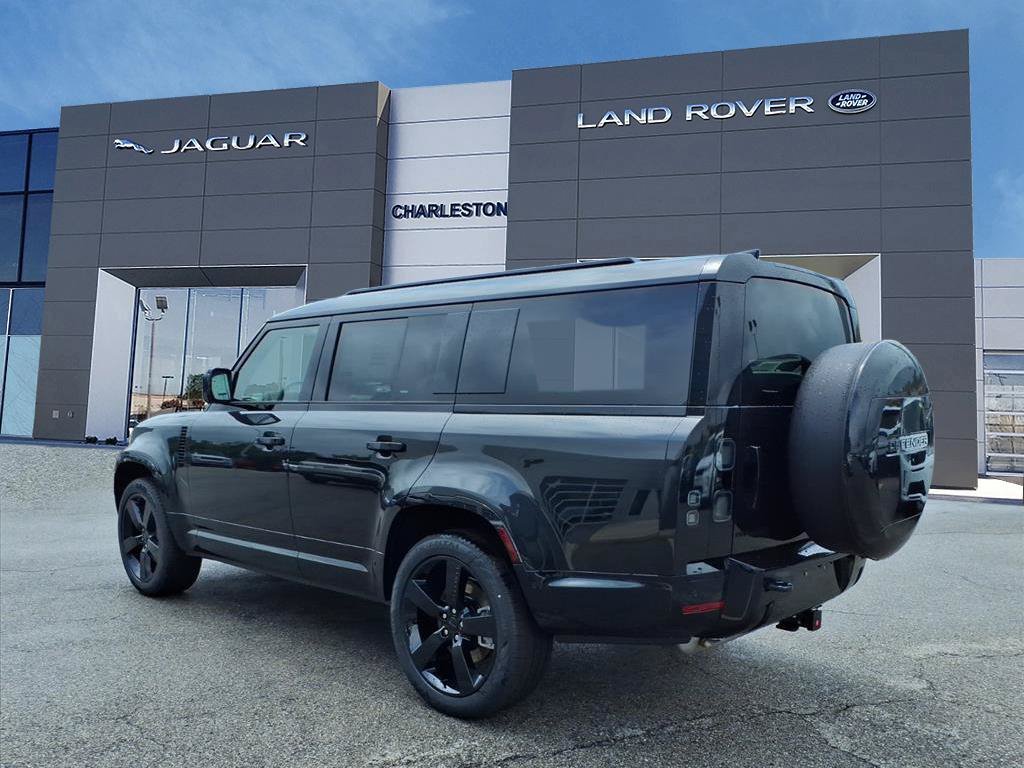 Certified Used 2026 Santorini Black Metallic Land Rover X-Dynamic SE image 3