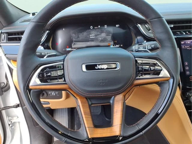 Used 2025 White Jeep Summit image 24