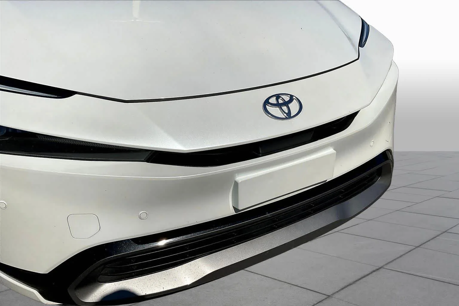 Used 2025 Wind Chill Pearl Toyota XLE image 29