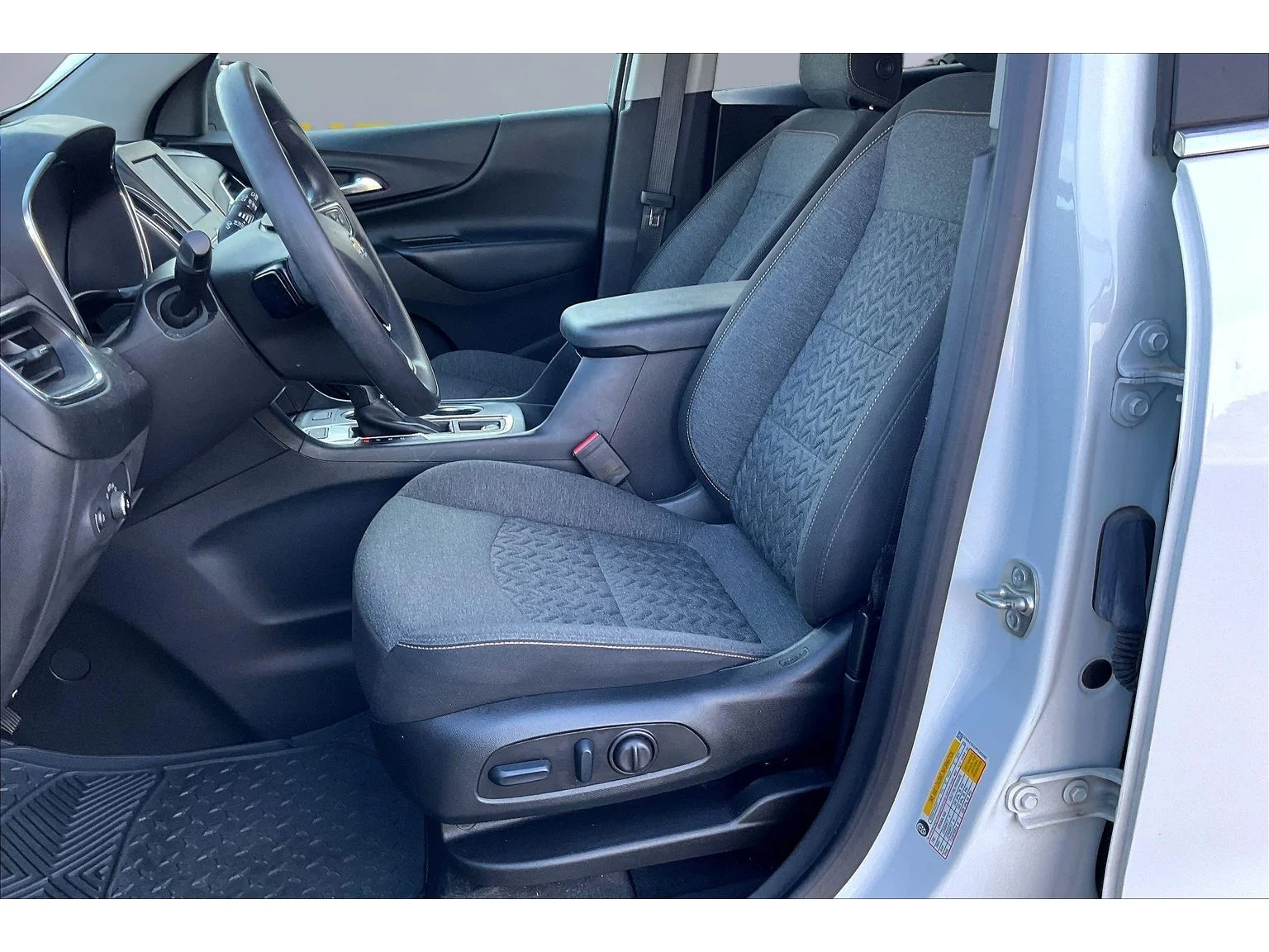 Used 2023 SUMMIT WHITE Chevrolet LT image 17