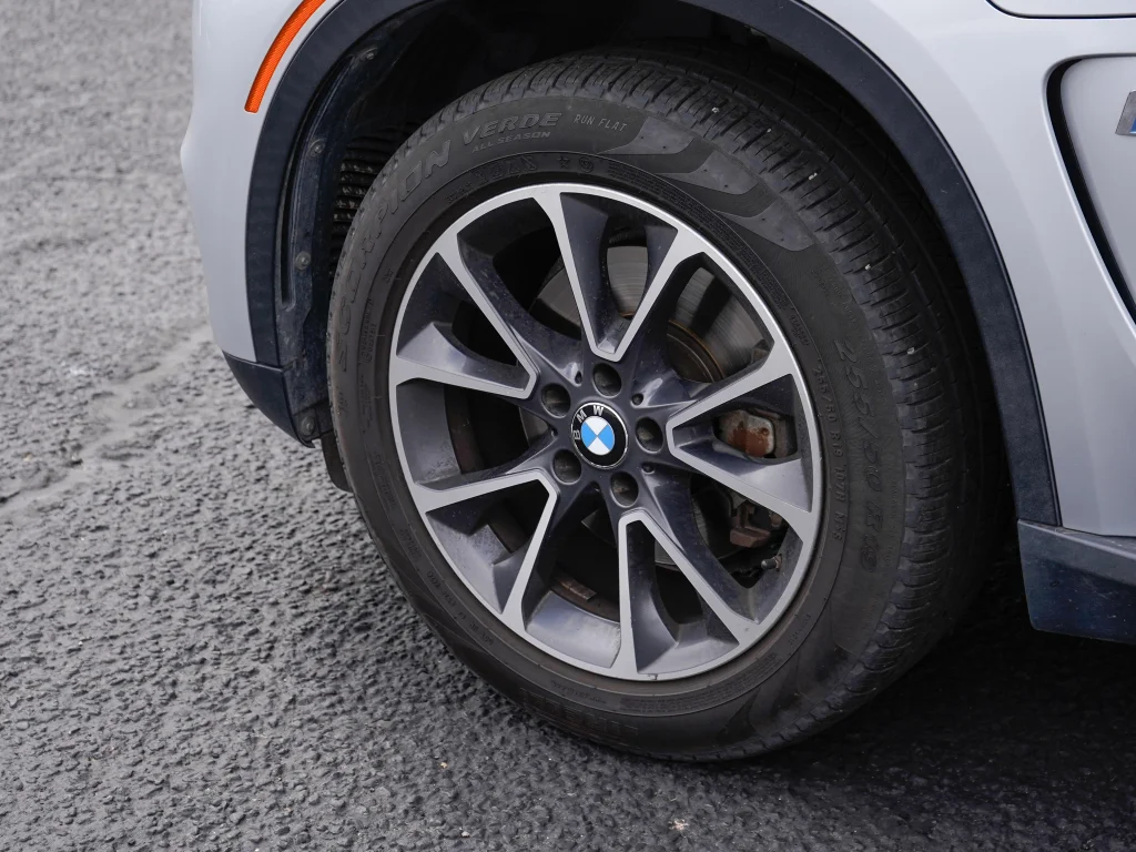Used 2017 Glacier Silver Metallic BMW xDrive40e iPerformance image 7