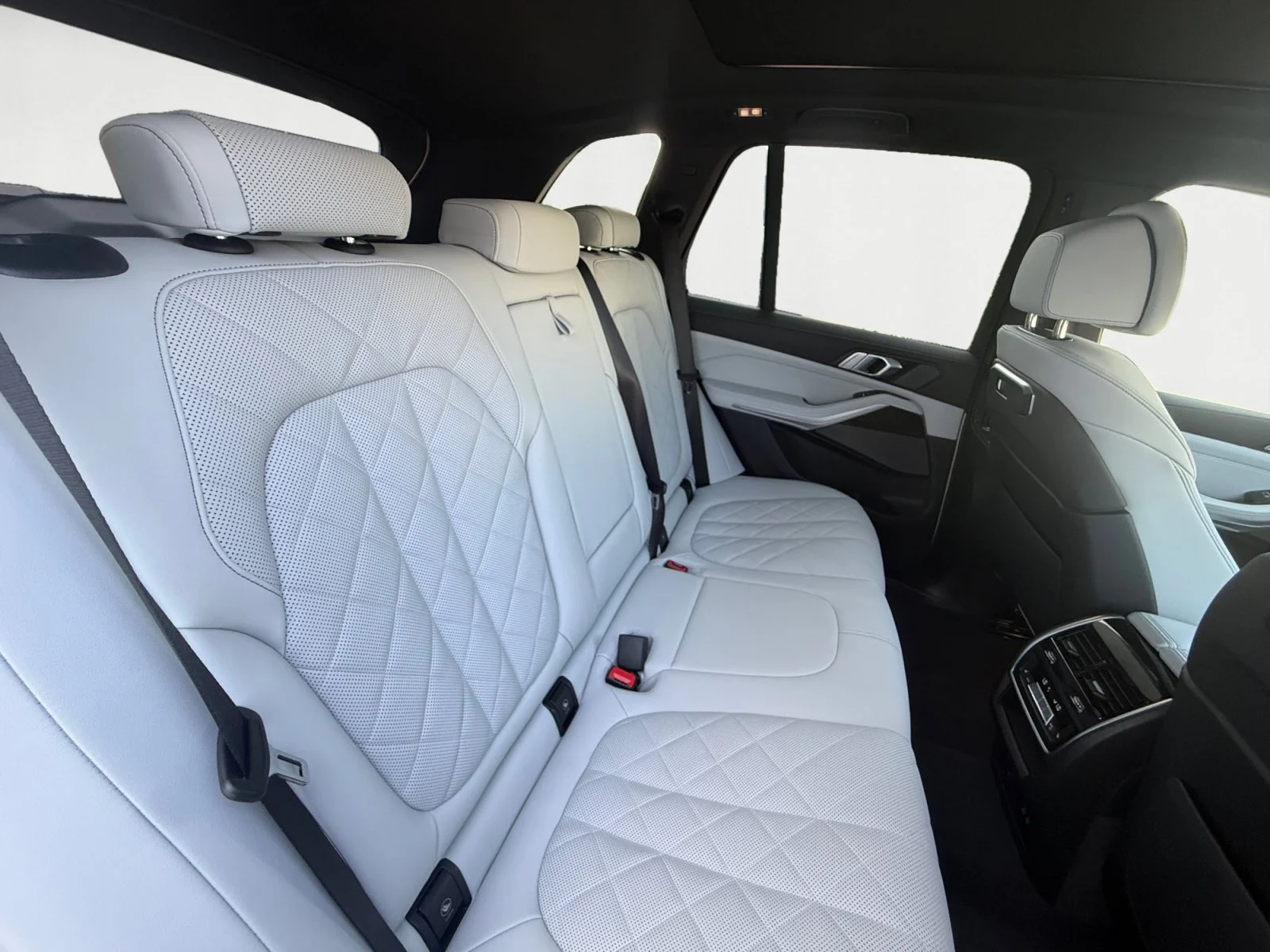 Used 2026 Alpine White BMW xDrive40i image 18