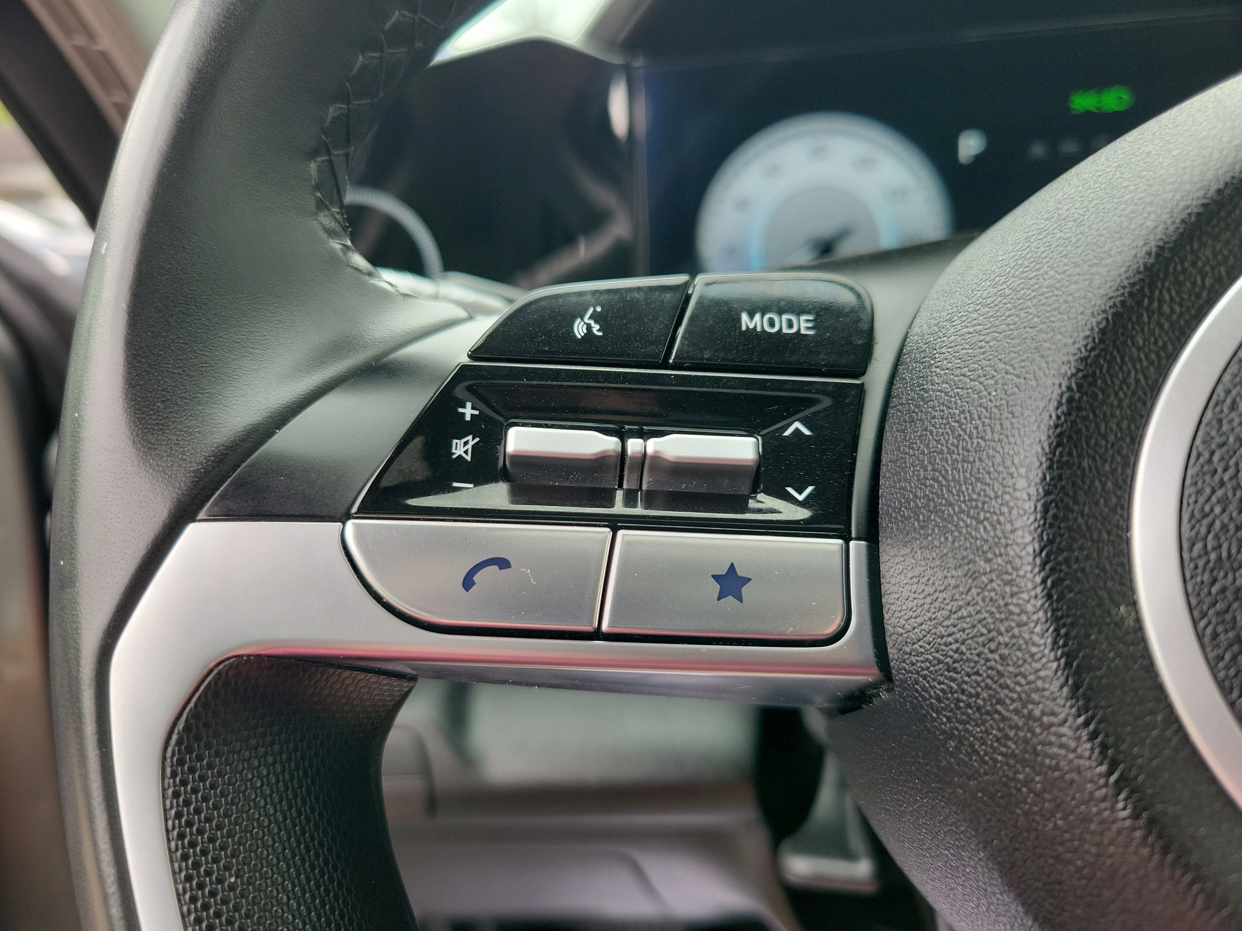 Used 2025 Amazon Gray Hyundai Limited image 19
