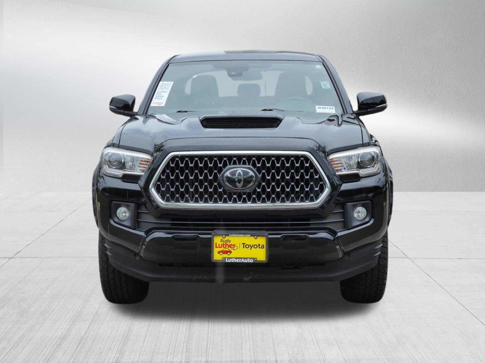 Certified 2018 Toyota Tacoma TRD Sport with VIN 3TMCZ5AN5JM153417 for sale in Golden Valley, Minnesota