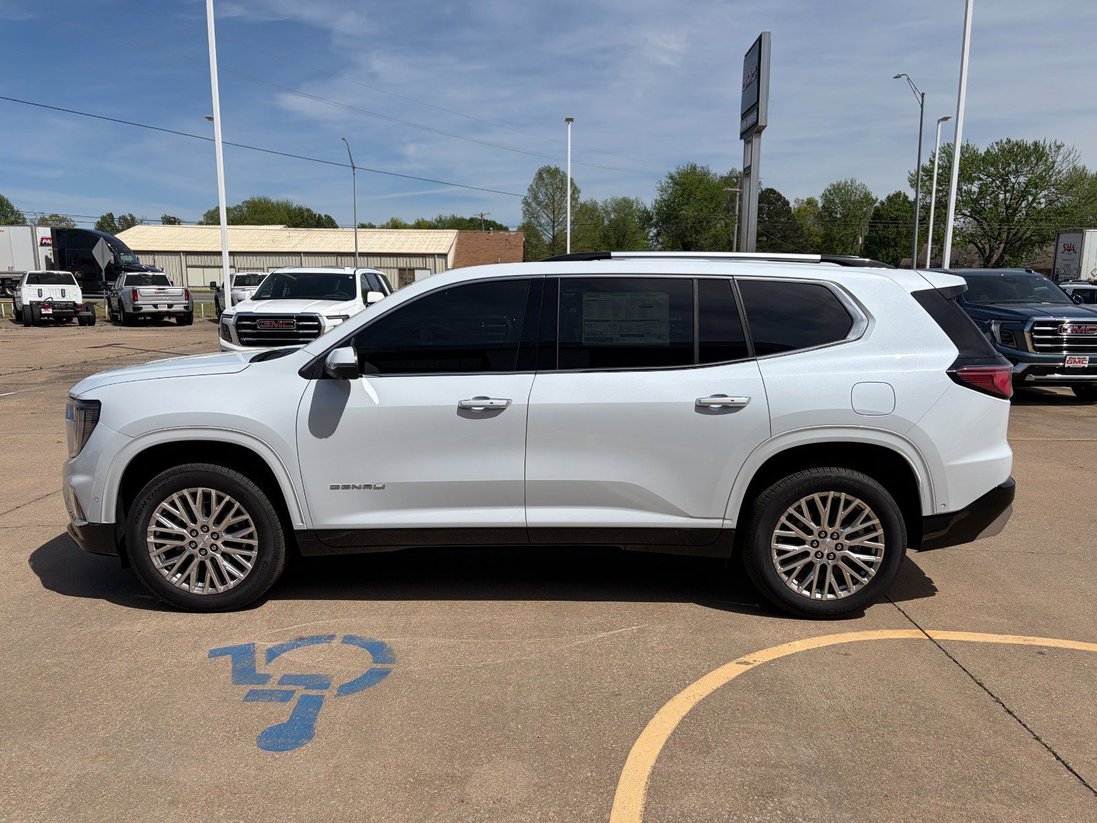 2026 GMC Acadia Denali - Photo 3