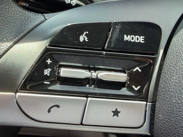 Used 2022 Silver Hyundai SEL image 30