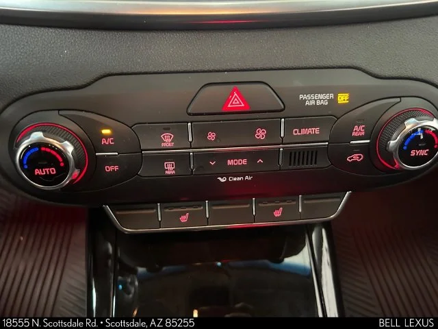 Used 2017 White Kia EX image 25