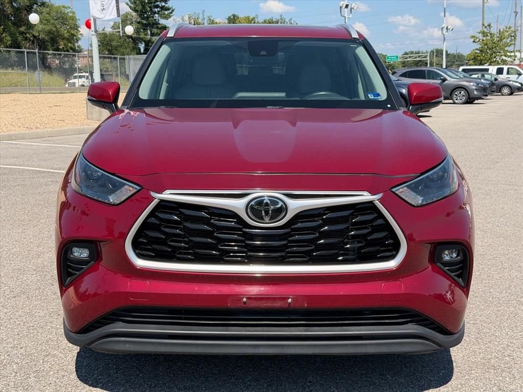Used 2022 Red Toyota XLE image 10