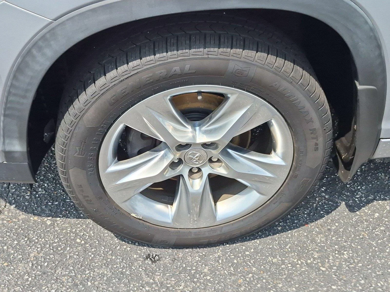 Used 2014 Silver Sky Metallic Toyota Limited image 10