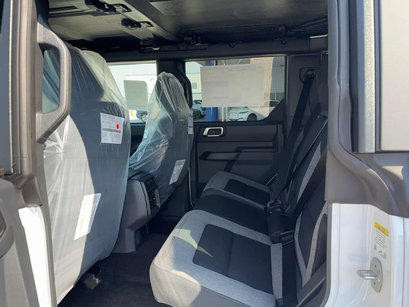 New 2026 Oxford White Ford Big Bend 4 Door 4x4 image 4