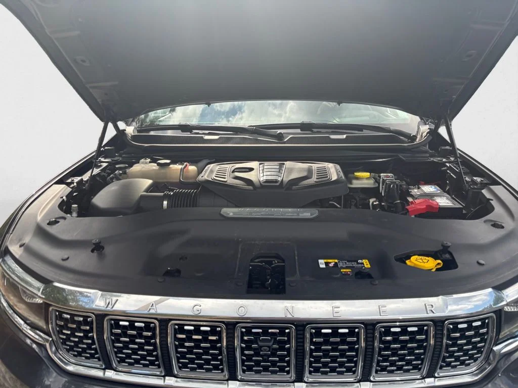Used 2023 Gray Jeep Base image 15
