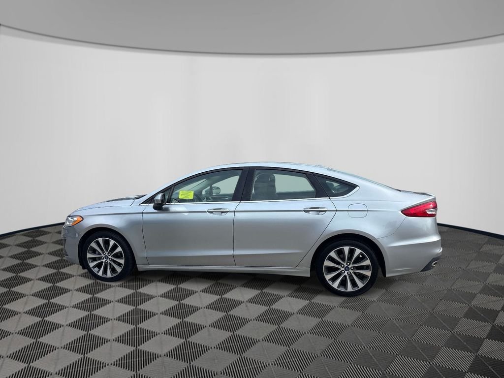 Used 2020 Silver Ford SE image 2
