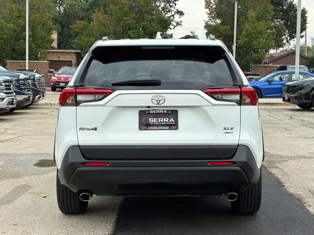 Used 2020 White Toyota XLE image 6