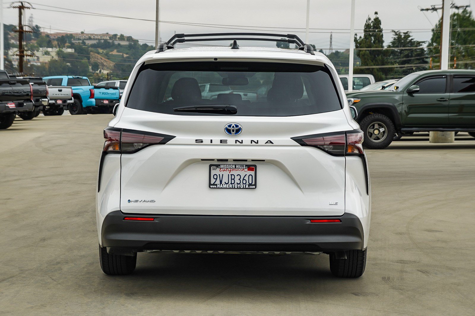 Used 2025 Ice Cap Toyota LE image 5