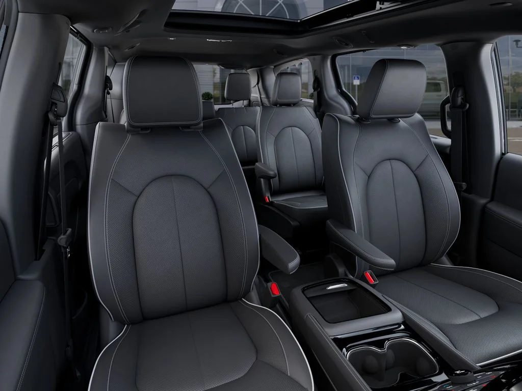 New 2026 Diamond Black Crystal Pearl-Coat Exterior Paint Chrysler Limited image 17