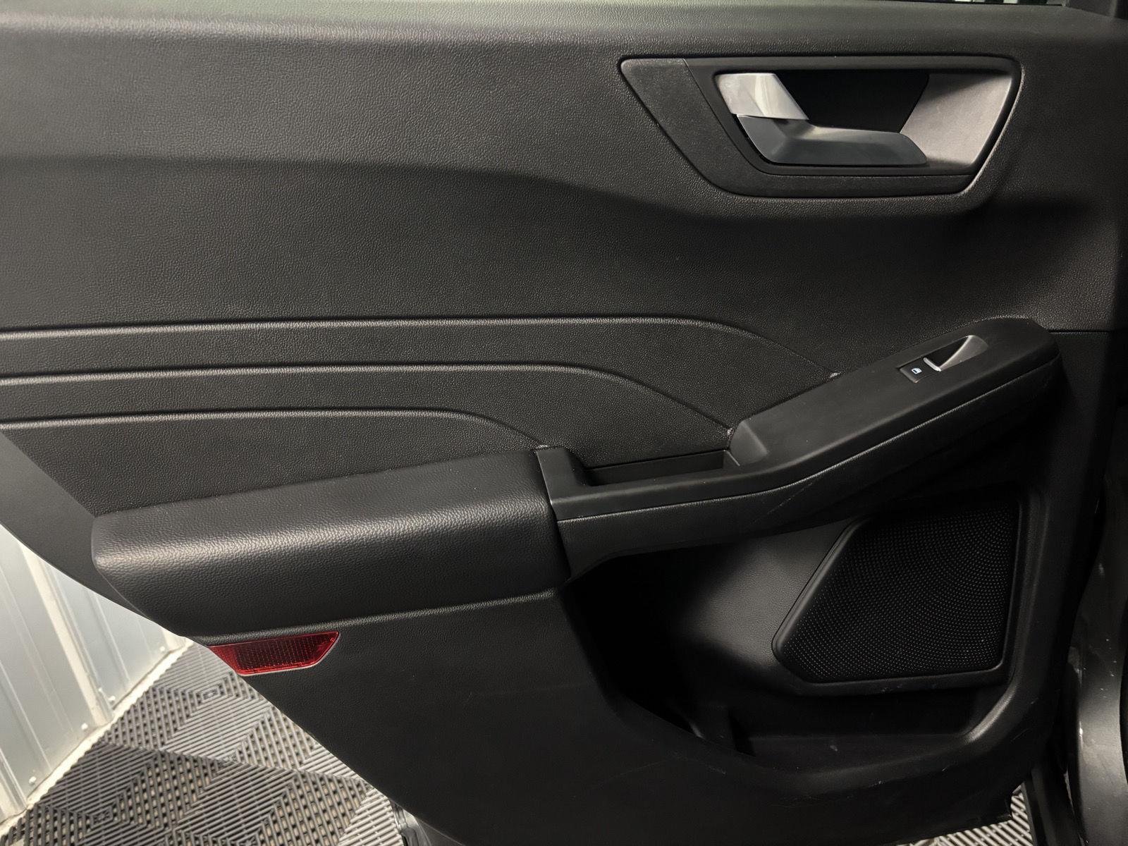 Used 2025 Carbonized Gray Metallic Ford Platinum image 37