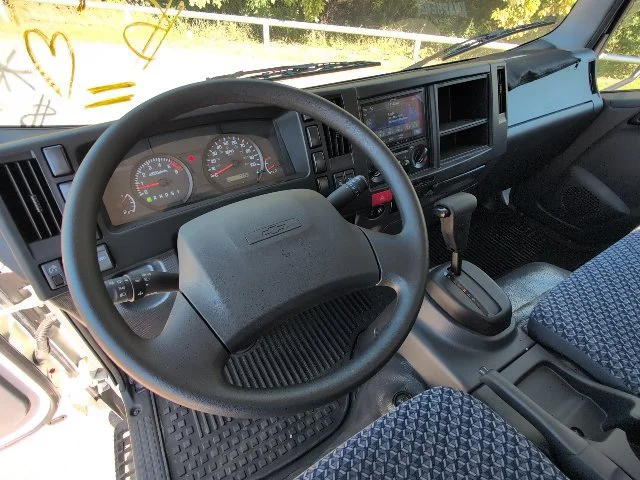 New 2025 Arc White Chevrolet 1WT image 7