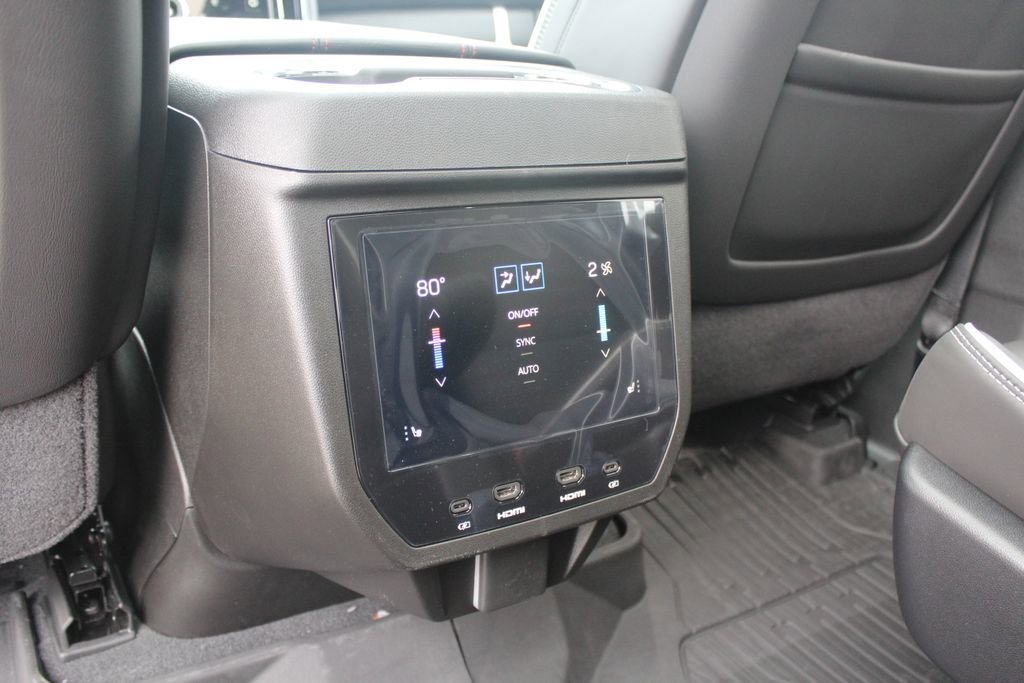 2026 GMC Yukon AT4 Ultimate - Photo 12