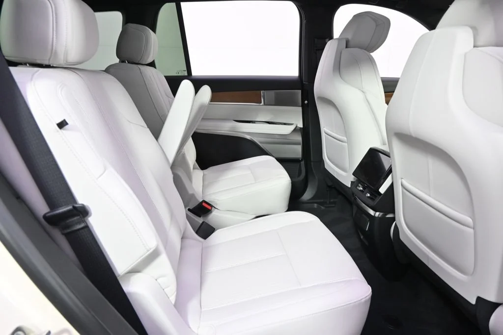 2027 Cadillac VISTIQ Sport - Photo 18