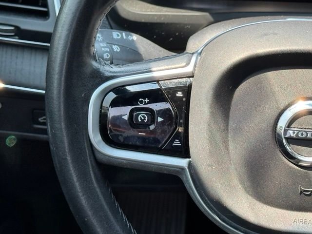Used 2020 Black Volvo T6 Momentum image 28