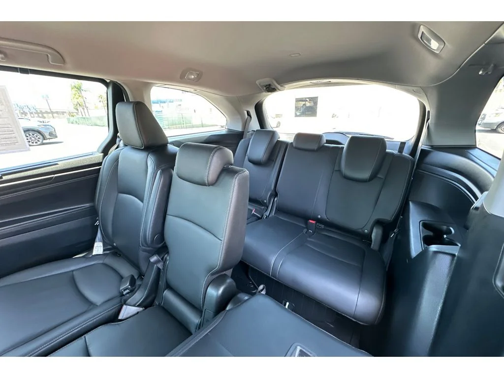Used 2024 Platinum White Pearl Honda EX-L image 18