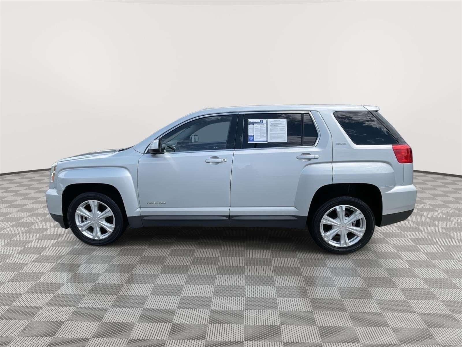 Used 2017 Quicksilver Metallic GMC SLE image 9