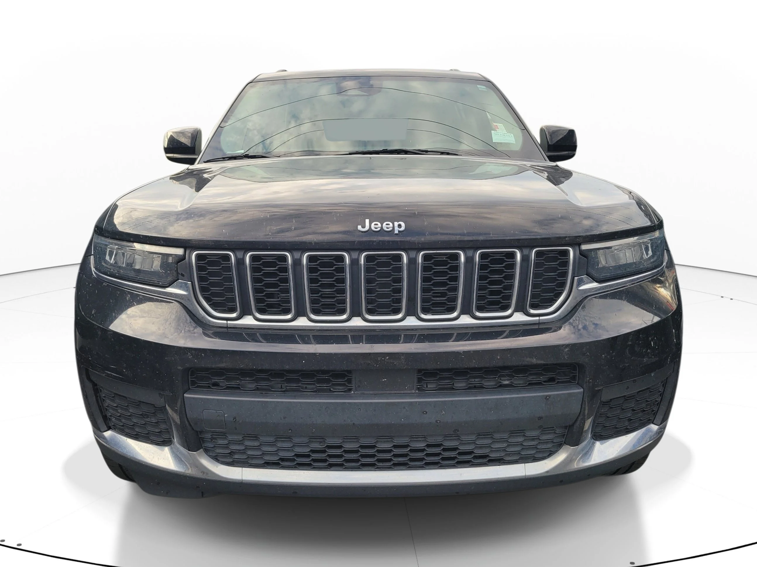 Used 2023 Diamond Black Crystal Pearlcoat Jeep Laredo image 2