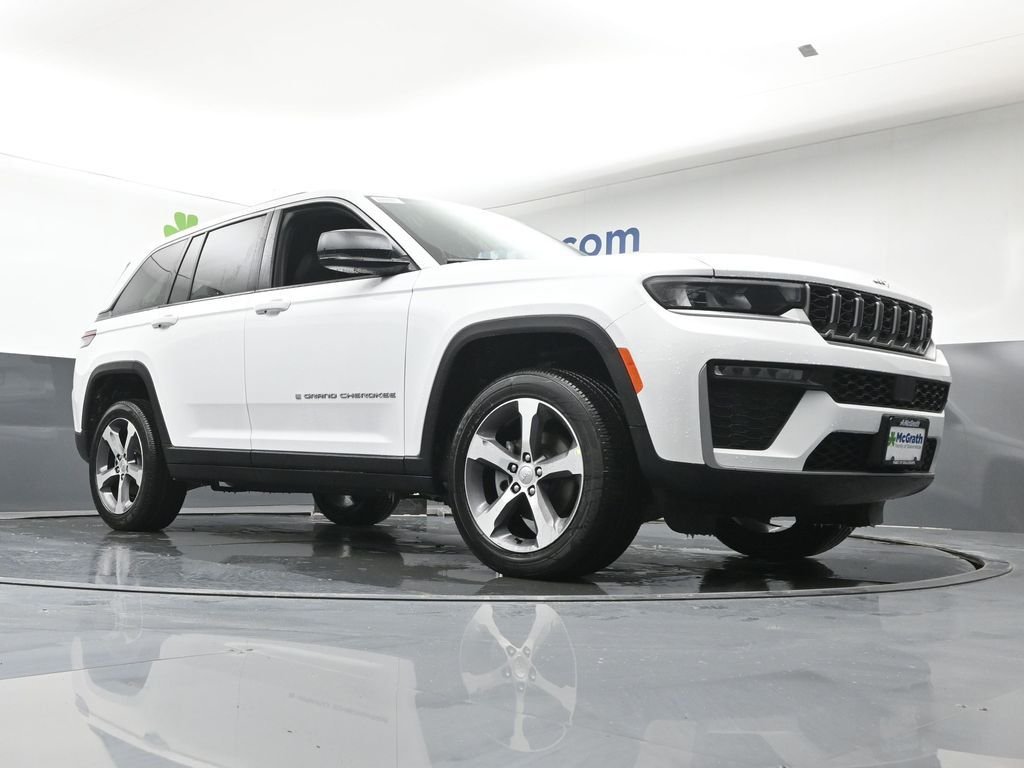 New 2026 Bright White Clear-Coat Exterior Paint Jeep Limited image 24